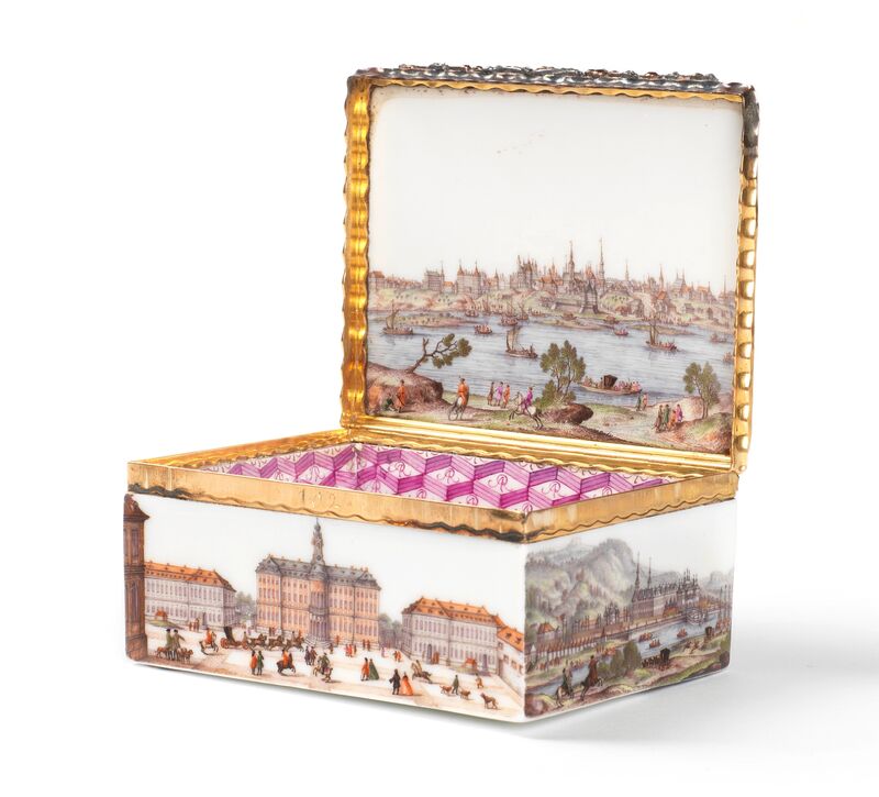 Porcelain snuff box from the Helmut Joseph Collection